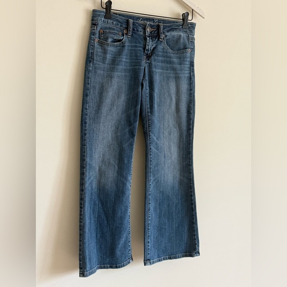 American Eagle Favorite Boyfriend Low Rise Jeans - Size 2 - Picture 3 of 9
